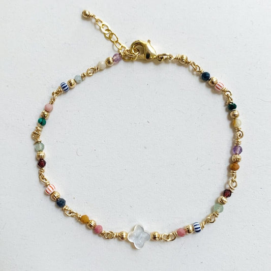 Bracelet Viviane, trèfle en nacre et plaqué or - Vée bijoux, vue 2
