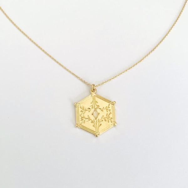 Collier Florence | Médaille martelée en plaqué or et zircons