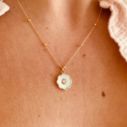 Collier Fiacre, fleur en nacre et plaqué or - Vée bijoux, vue 2