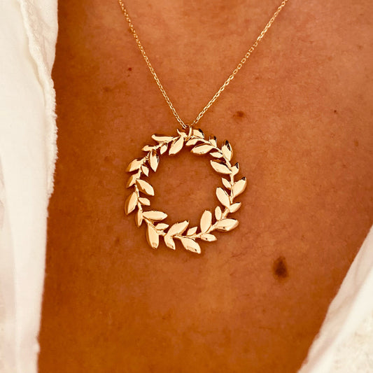 Collier couronne fleurie