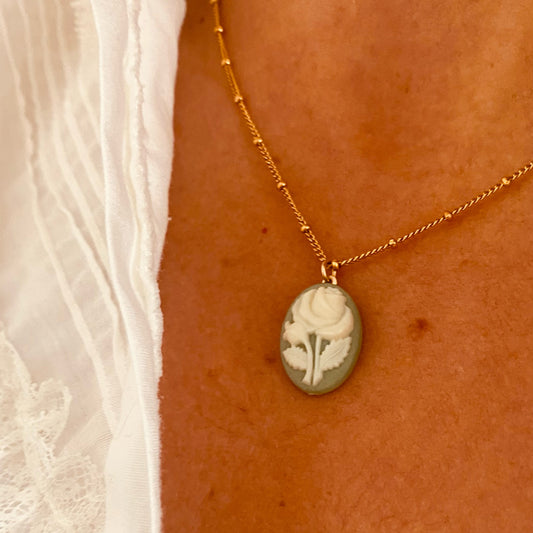 Collier Camée, médaille façon camée en plaqué or - Vée bijoux, vue 2