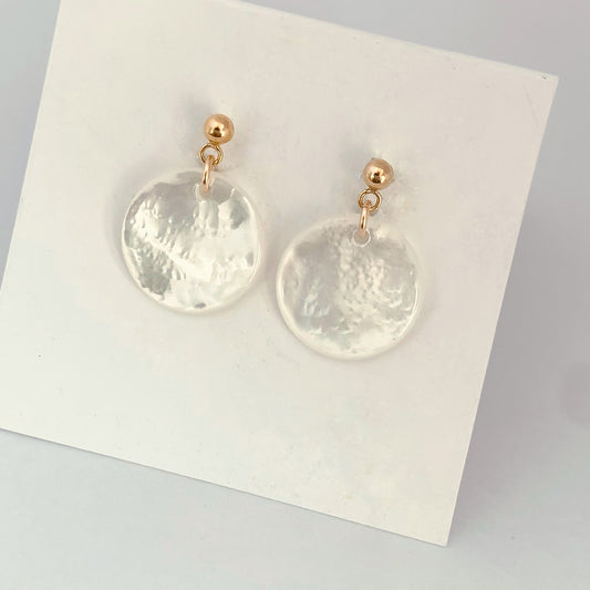 Boucles d'oreilles New York, médaille en nacre et plaqué or - Vée bijoux, vue 2