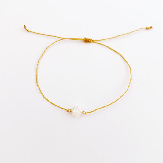 Bracelet coulissant Rose, rose en nacre et fil ocre - Vée bijoux, vue 2