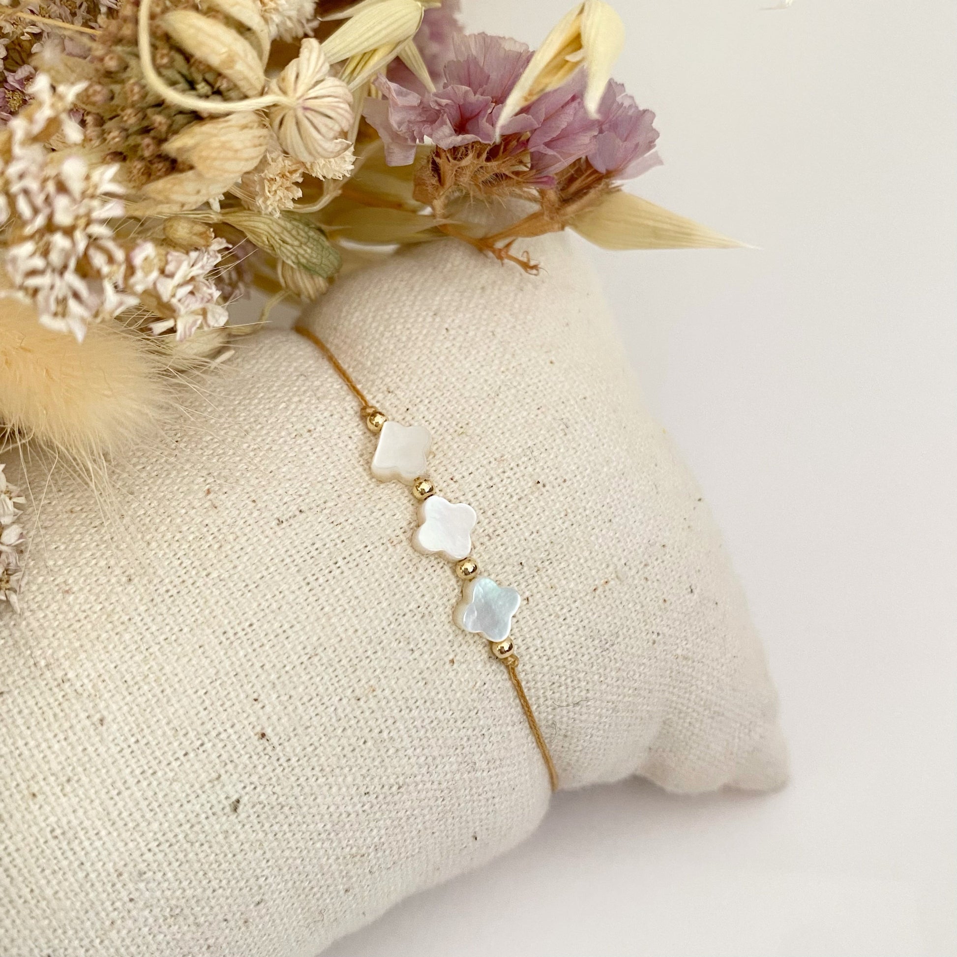 Médaille trèfle en nacre