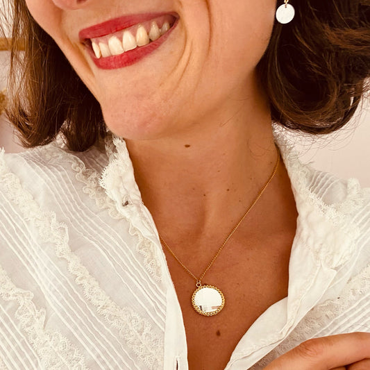 Collier Brighton, médaille à cabochon en plaqué or - Vée bijoux, vue 2